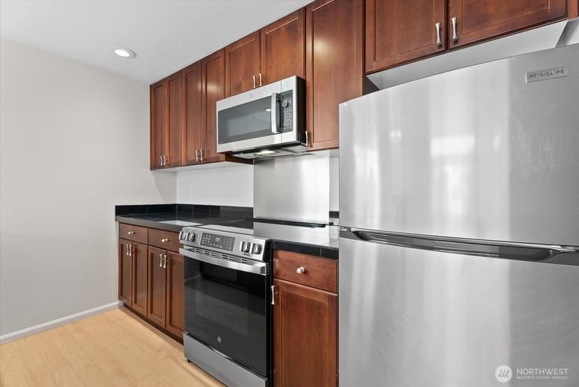 Property photo for 1109 N Allen Place #205, Seattle photo 6