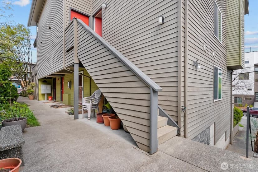 Property photo for 1109 N Allen Place #205, Seattle photo 3