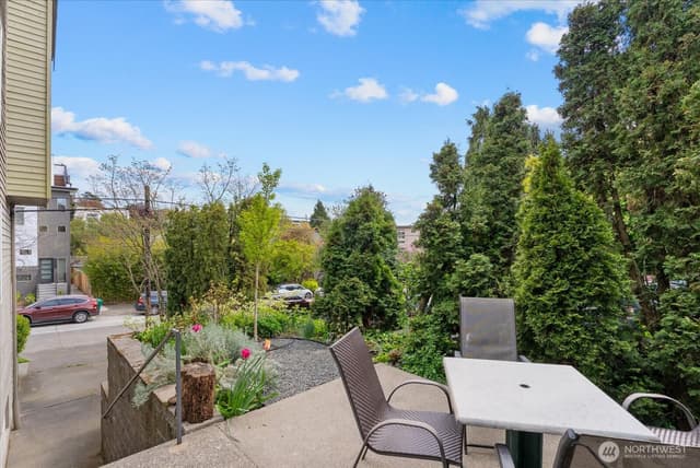 Property photo for 1109 N Allen Place #205, Seattle photo 4