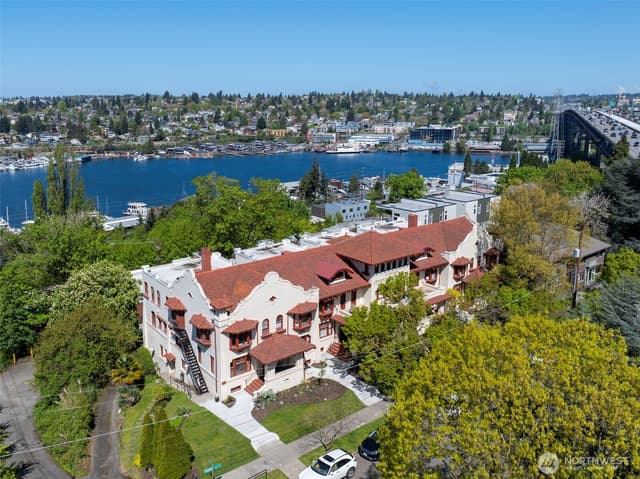 Property photo for 2909 Franklin Avenue E #A, Seattle photo 5
