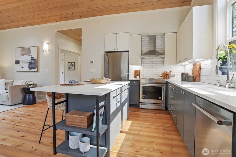 Property photo for 2327 NE 127th Street #B, Seattle photo 11