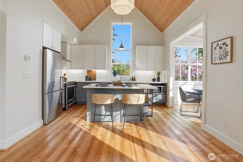 Property photo for 2327 NE 127th Street #B, Seattle photo 9
