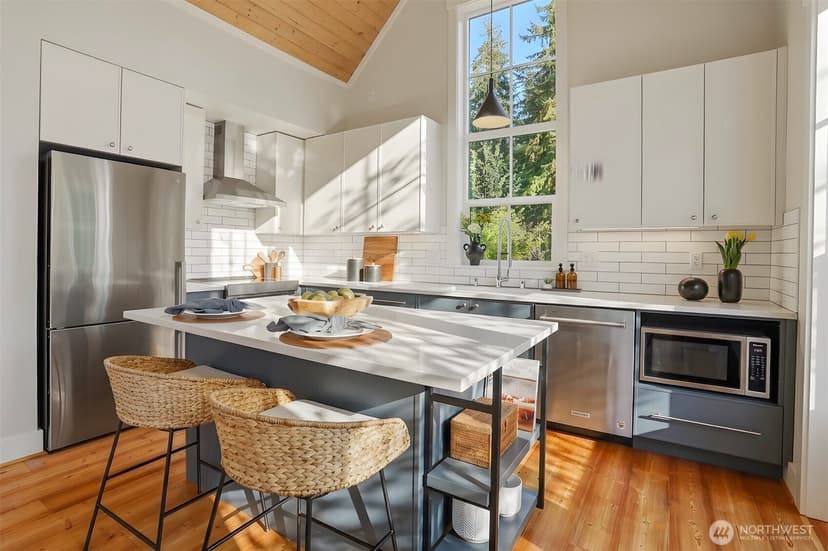 Property photo for 2327 NE 127th Street #B, Seattle photo 10