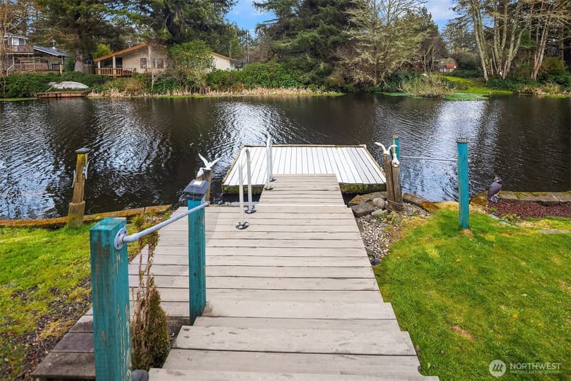 Property photo for 646 Island Cir SE, Ocean Shores photo 28
