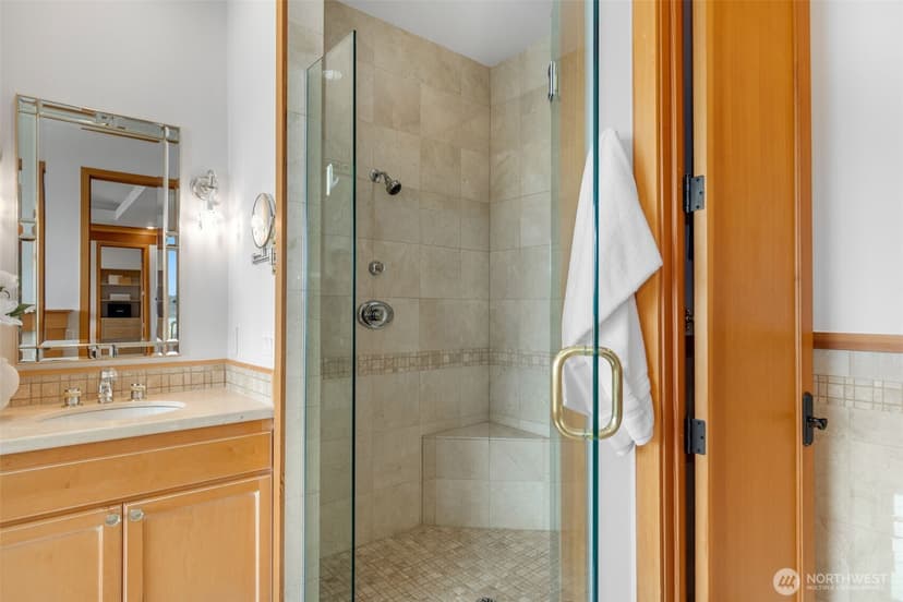 Property photo for 8551 NE Juanita Drive, Kirkland photo 29