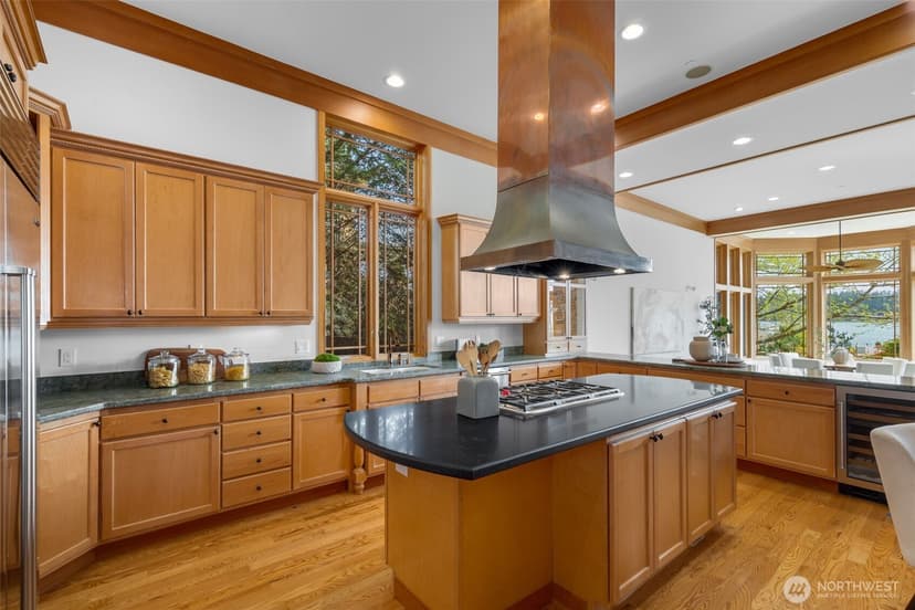 Property photo for 8551 NE Juanita Drive, Kirkland photo 14