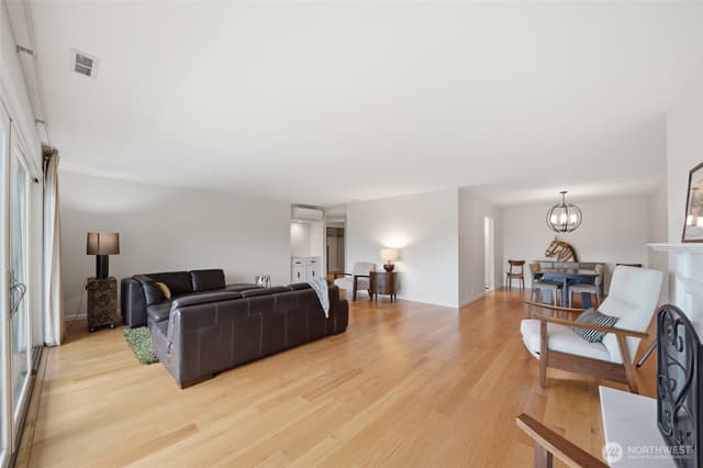 Property photo for 2565 Dexter Avenue N #103, Seattle photo 5
