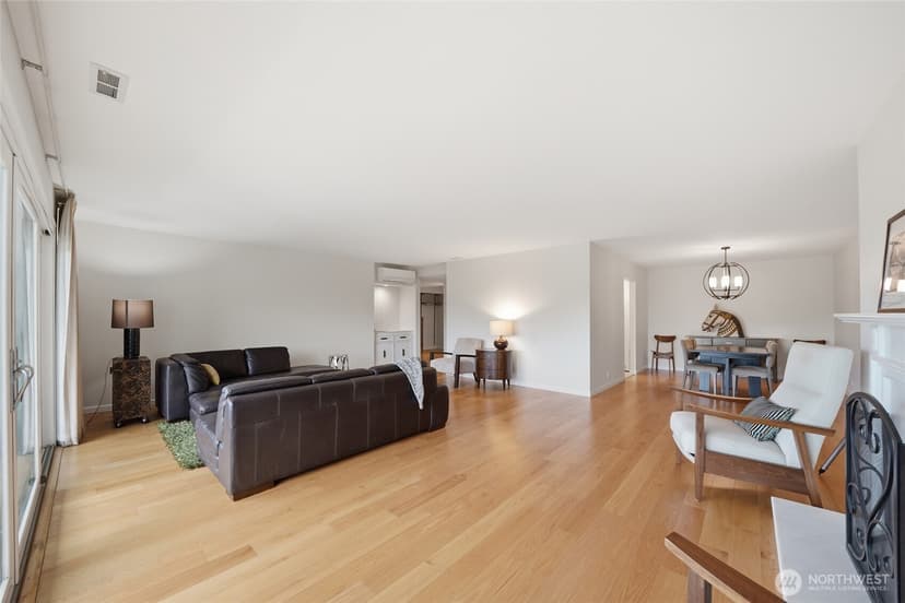 Property photo for 2565 Dexter Avenue N #103, Seattle photo 5