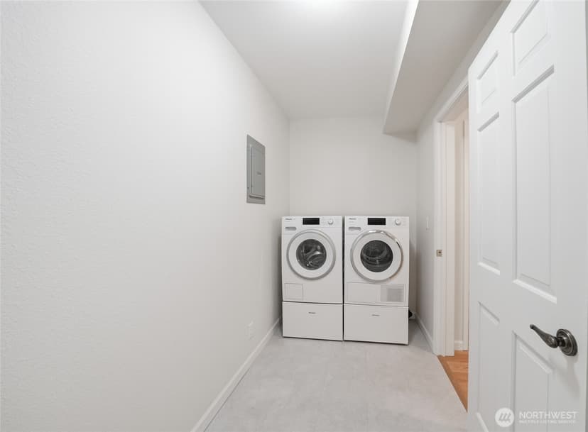 Property photo for 2565 Dexter Avenue N #103, Seattle photo 27