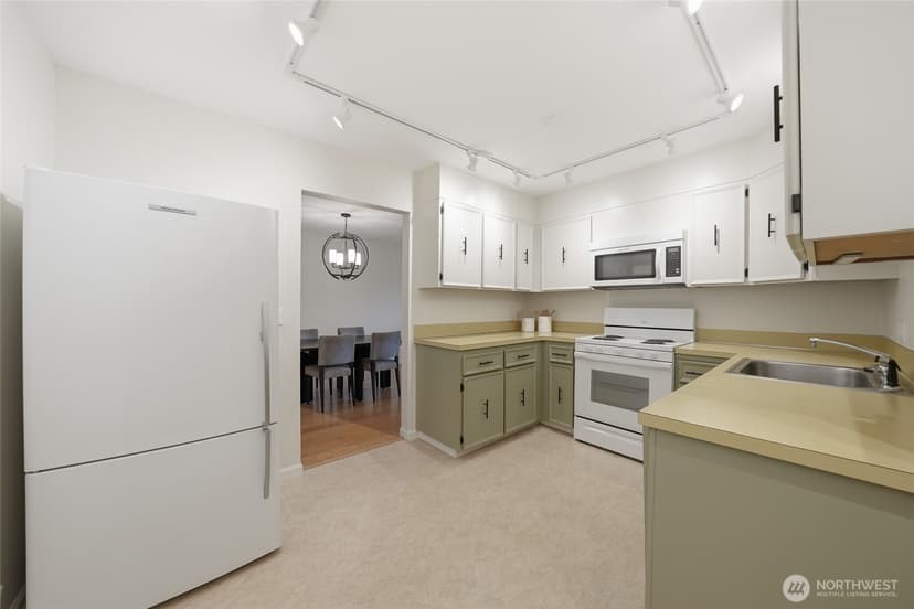 Property photo for 2565 Dexter Avenue N #103, Seattle photo 12