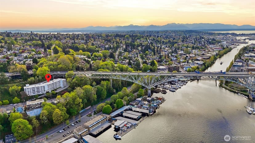 Property photo for 2565 Dexter Avenue N #103, Seattle photo 35