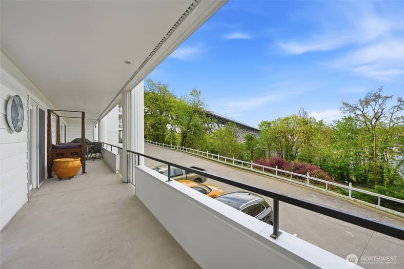 Property photo for 2565 Dexter Avenue N #103, Seattle photo 28