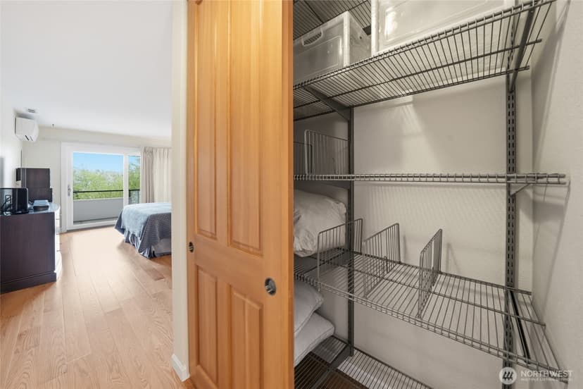 Property photo for 2565 Dexter Avenue N #103, Seattle photo 22