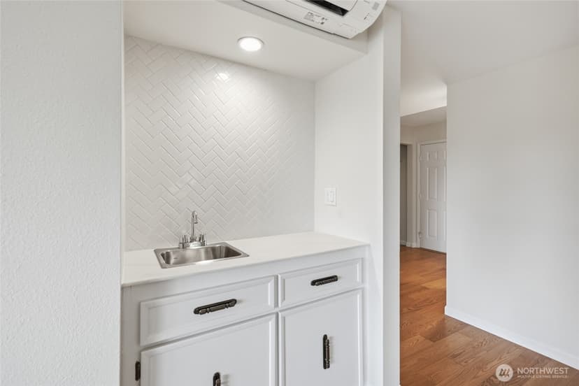 Property photo for 2565 Dexter Avenue N #103, Seattle photo 15