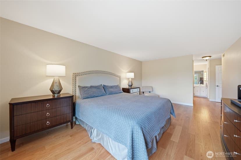 Property photo for 2565 Dexter Avenue N #103, Seattle photo 21