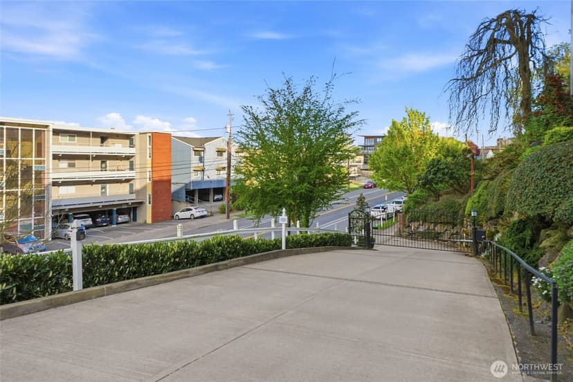 Property photo for 2565 Dexter Avenue N #103, Seattle photo 38