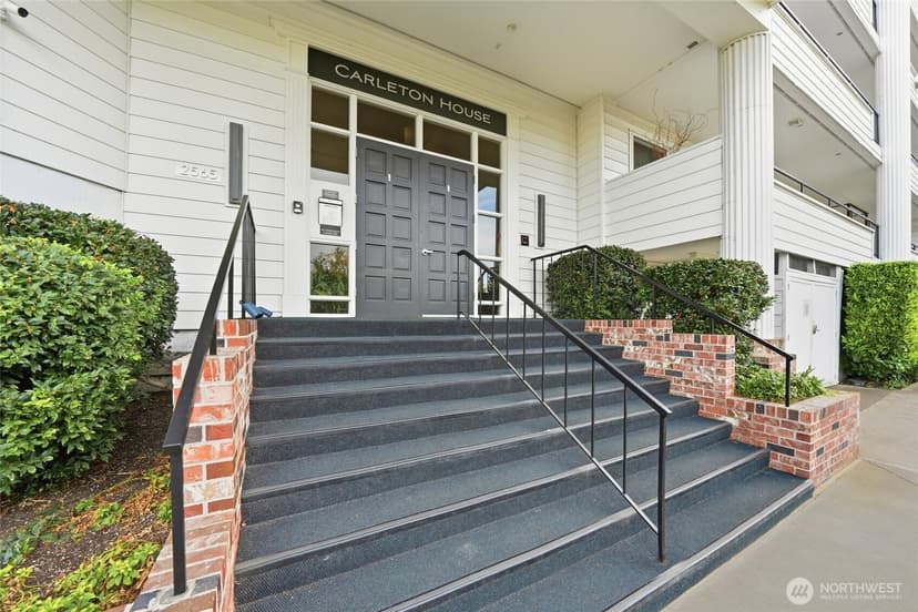 Property photo for 2565 Dexter Avenue N #103, Seattle photo 6