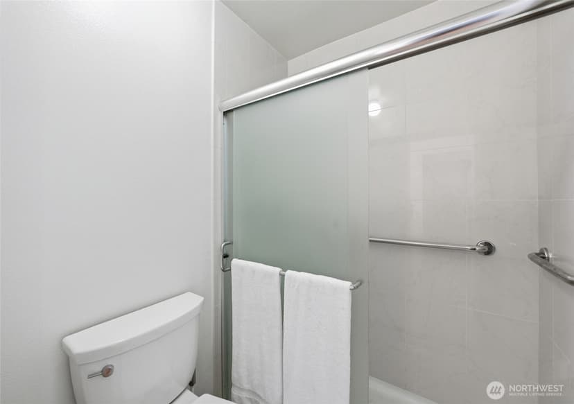 Property photo for 2565 Dexter Avenue N #103, Seattle photo 19