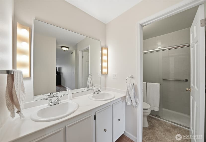 Property photo for 2565 Dexter Avenue N #103, Seattle photo 18