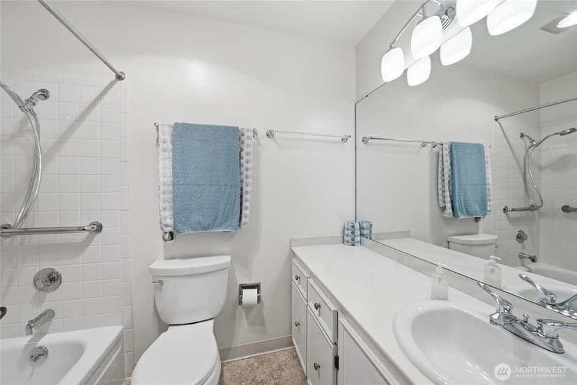 Property photo for 2565 Dexter Avenue N #103, Seattle photo 26