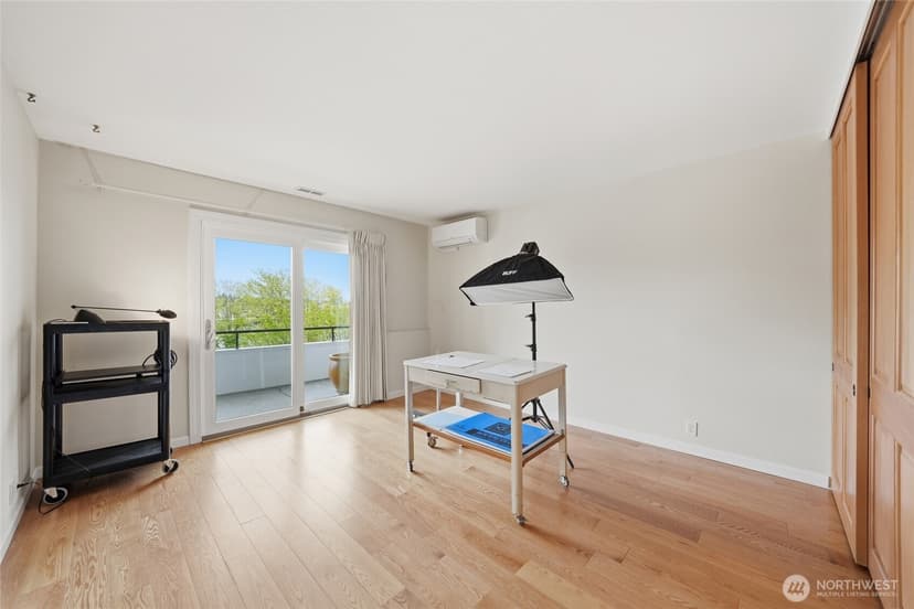 Property photo for 2565 Dexter Avenue N #103, Seattle photo 24