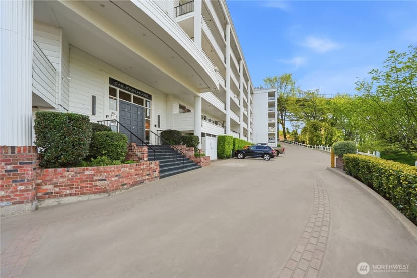 Property photo for 2565 Dexter Avenue N #103, Seattle photo 39