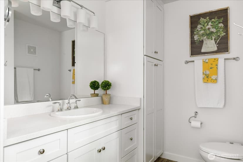 Property photo for 974 Woodside Lane, Langley photo 17