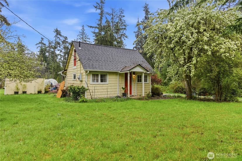 Property photo for 6557 Cultus Bay Road, Clinton photo 2