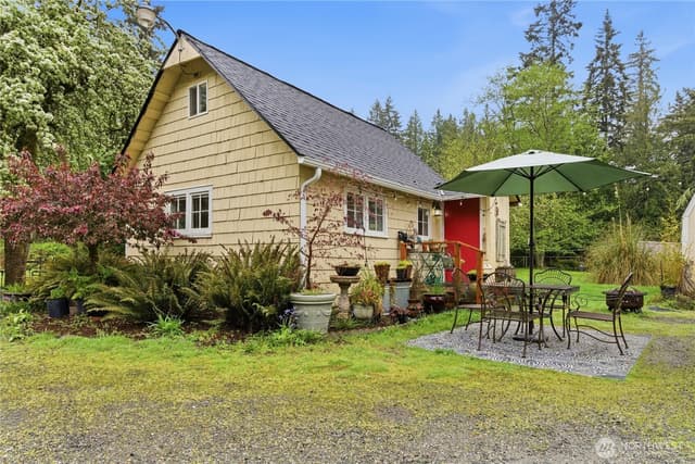 Property photo for 6557 Cultus Bay Road, Clinton photo 3