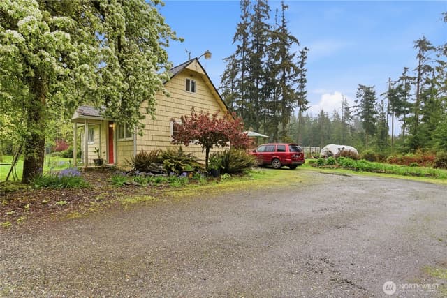 Property photo for 6557 Cultus Bay Road, Clinton photo 4