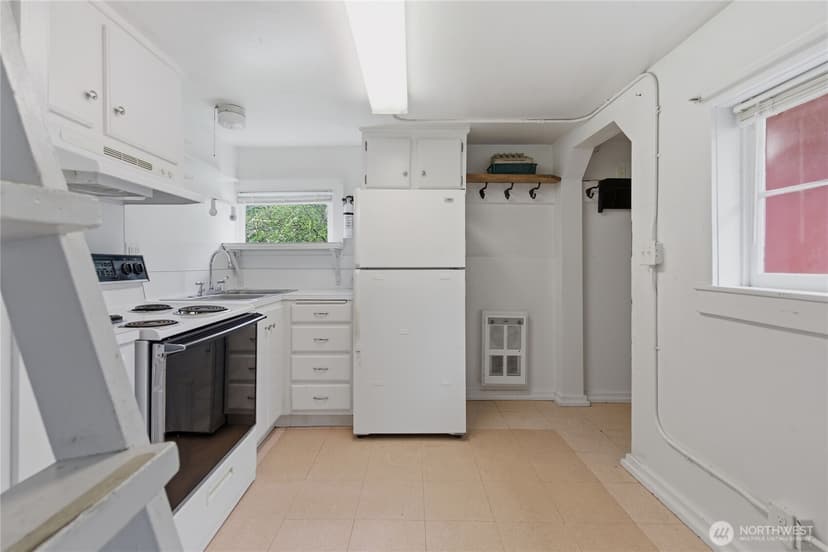 Property photo for 6557 Cultus Bay Road, Clinton photo 14