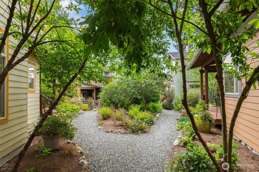 Property photo for 20215 15th Avenue NW #E, Shoreline photo 3