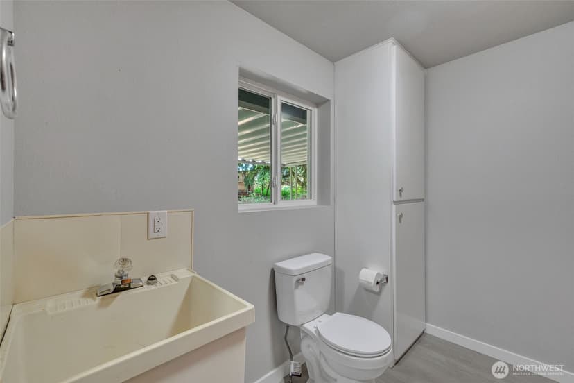 Property photo for 12833 9th Avenue SW, Burien photo 17