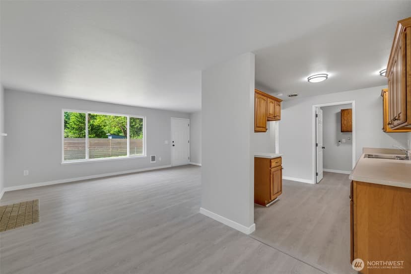 Property photo for 12833 9th Avenue SW, Burien photo 10