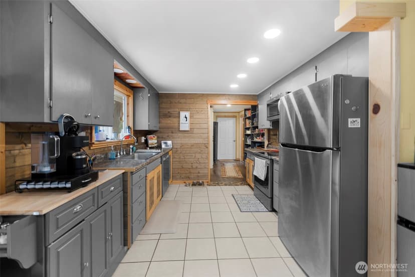 Property photo for 18002 19th Avenue NE, Arlington photo 11