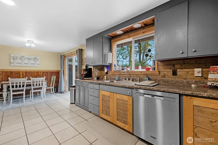 Property photo for 18002 19th Avenue NE, Arlington photo 10
