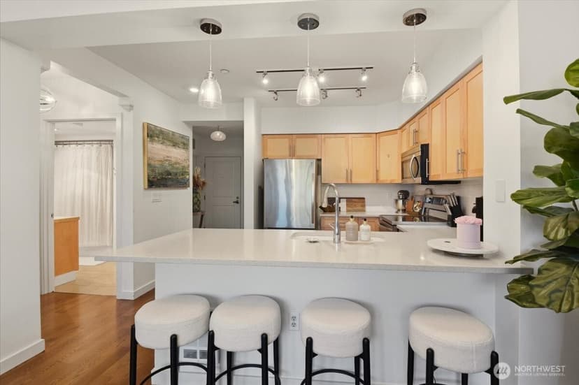 Property photo for 211 Kirkland Avenue #204, Kirkland photo 6