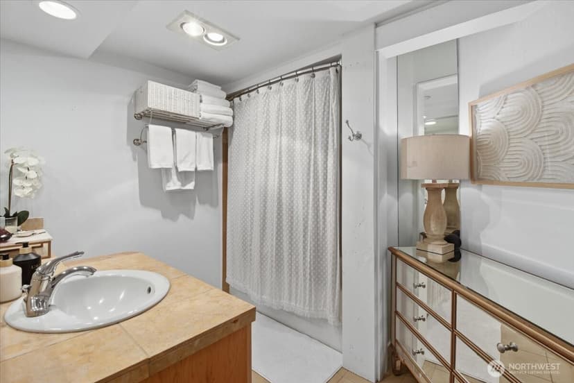 Property photo for 211 Kirkland Avenue #204, Kirkland photo 17