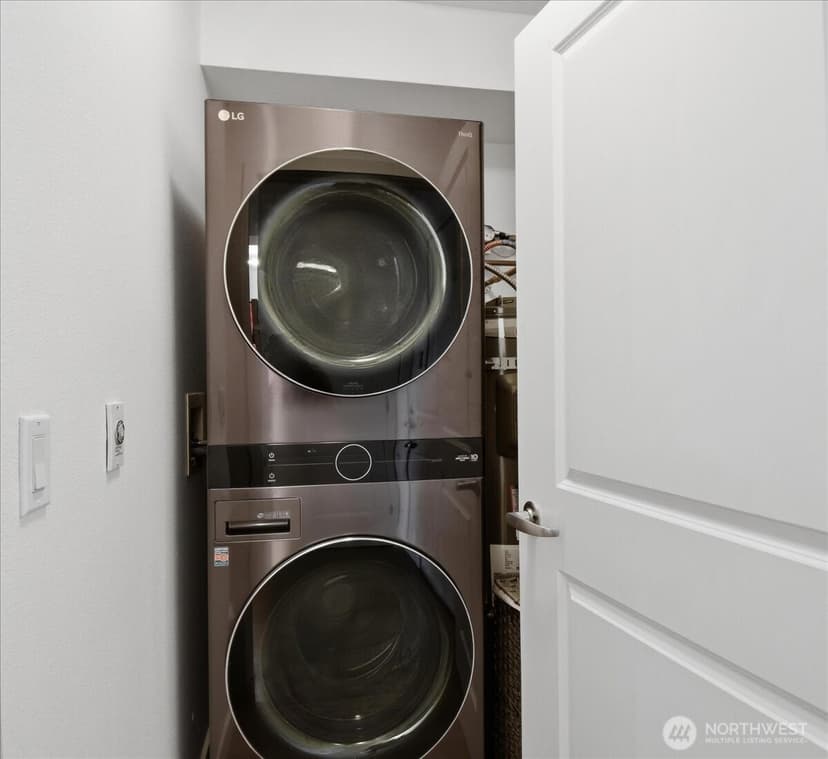 Property photo for 211 Kirkland Avenue #204, Kirkland photo 19