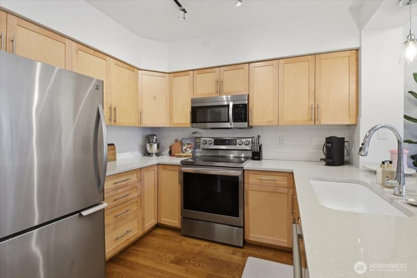 Property photo for 211 Kirkland Avenue #204, Kirkland photo 4