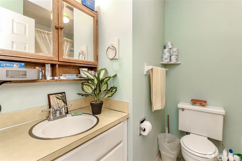 Property photo for 12501 SE 203 Place SE, Kent photo 2