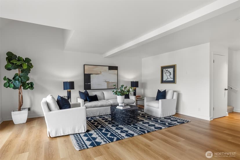 Property photo for 1401 5th Avenue W #402, Seattle photo 6