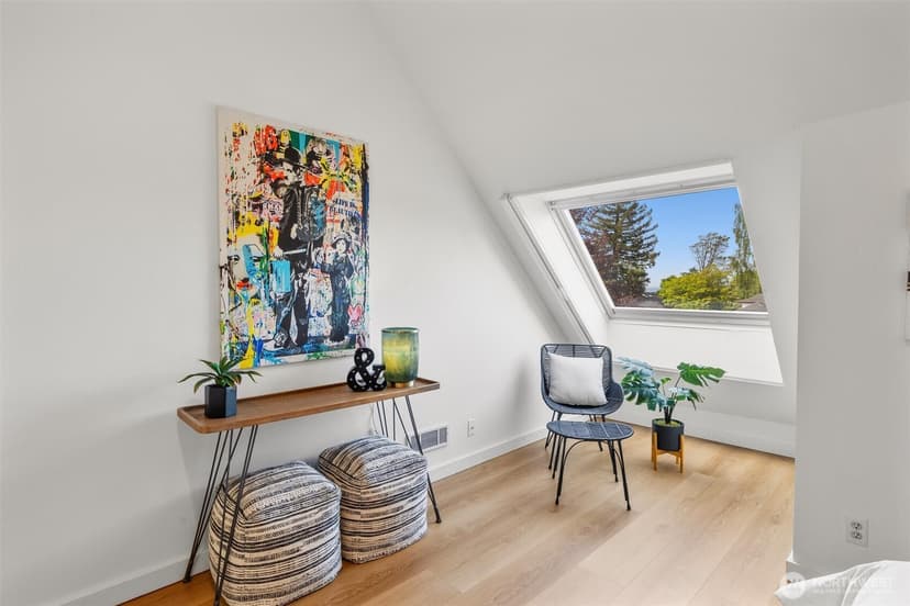 Property photo for 1401 5th Avenue W #402, Seattle photo 24