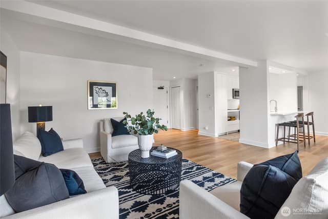 Property photo for 1401 5th Avenue W #402, Seattle photo 5