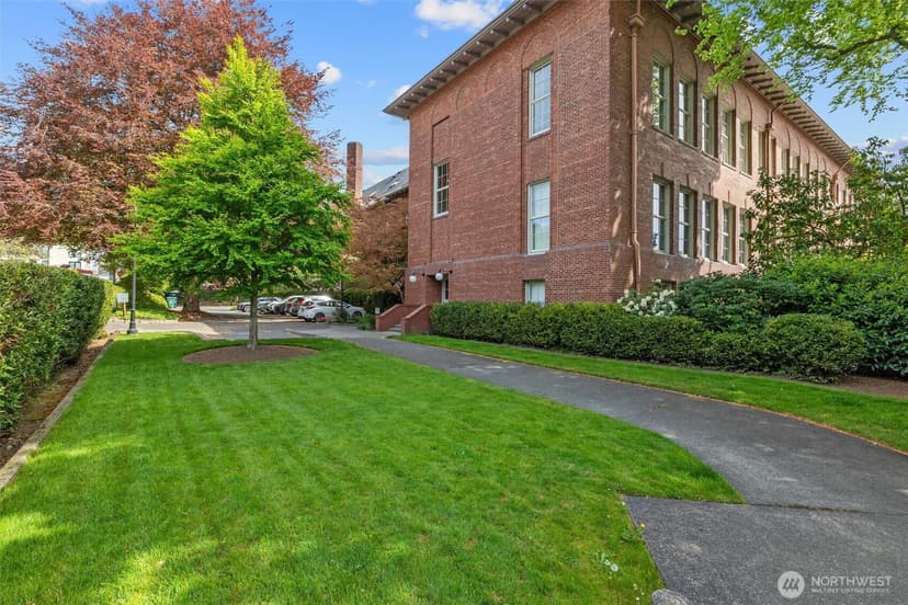 Property photo for 1401 5th Avenue W #402, Seattle photo 33