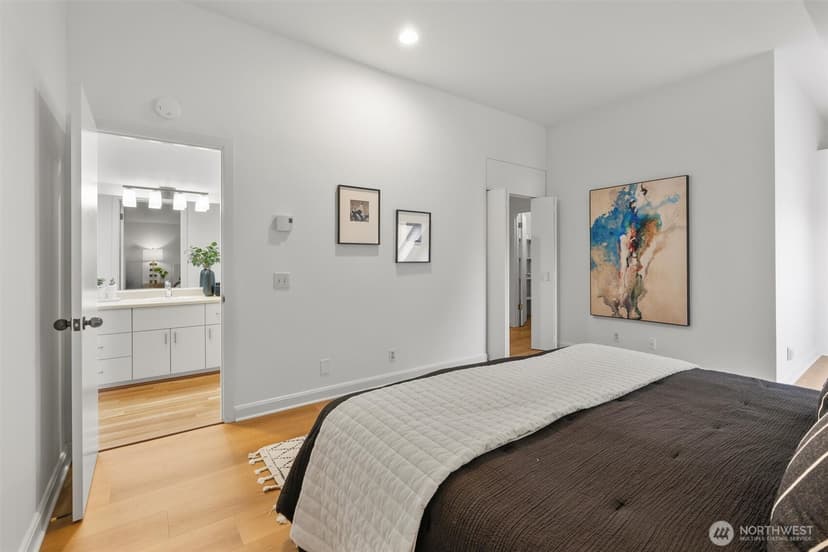 Property photo for 1401 5th Avenue W #402, Seattle photo 20