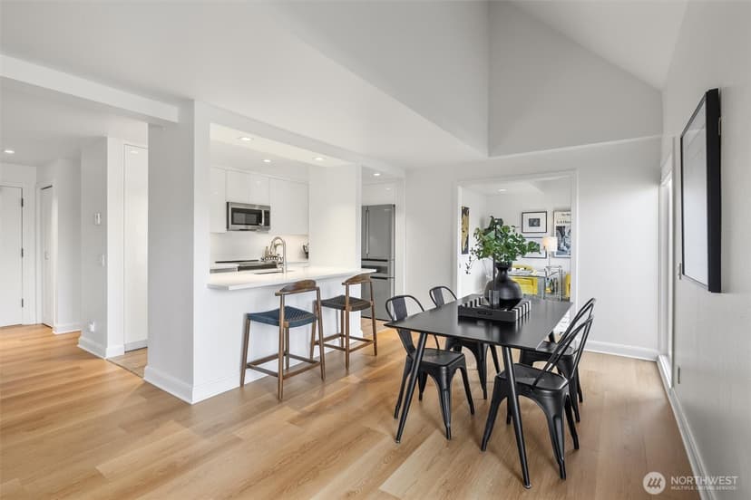 Property photo for 1401 5th Avenue W #402, Seattle photo 13