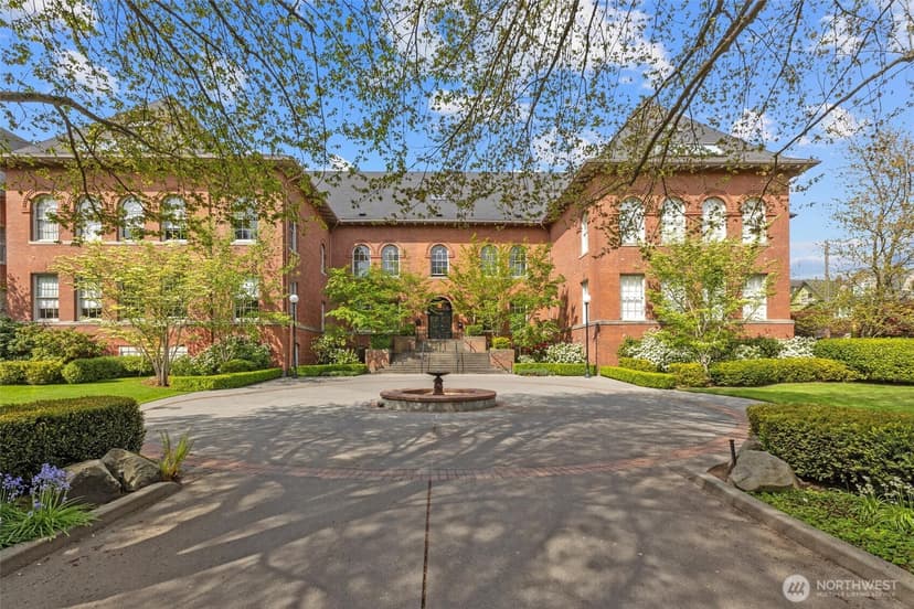 Property photo for 1401 5th Avenue W #402, Seattle photo 30