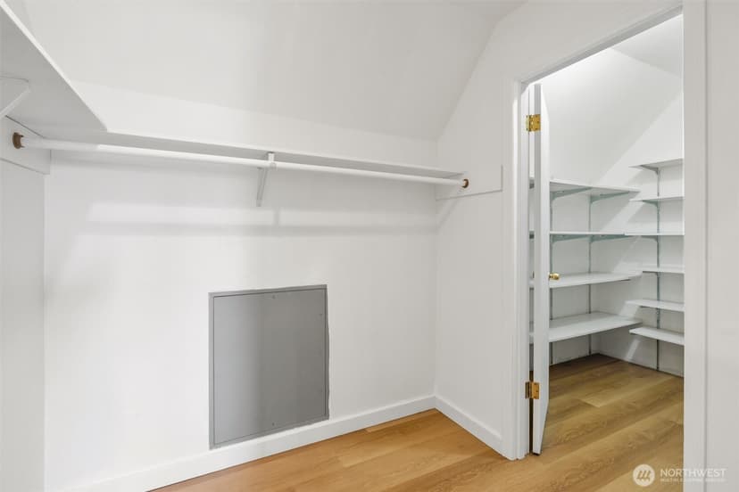 Property photo for 1401 5th Avenue W #402, Seattle photo 21