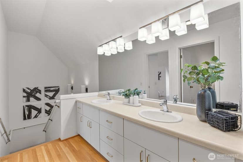 Property photo for 1401 5th Avenue W #402, Seattle photo 26